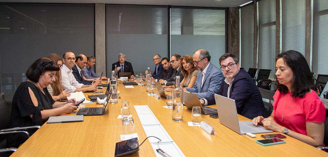 Foto 4: Reunião com representantes de entidades portuguesas e espanholas