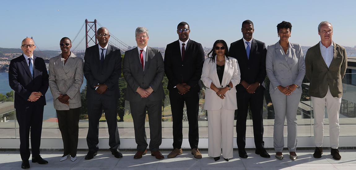 Equipas das duas empresas