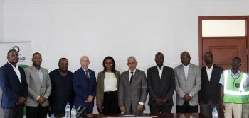 Foto de grupo da reunião de caracterização das entidades tuteladas pelo MOPRHR com a Rede Viária de Moçambique, SA.